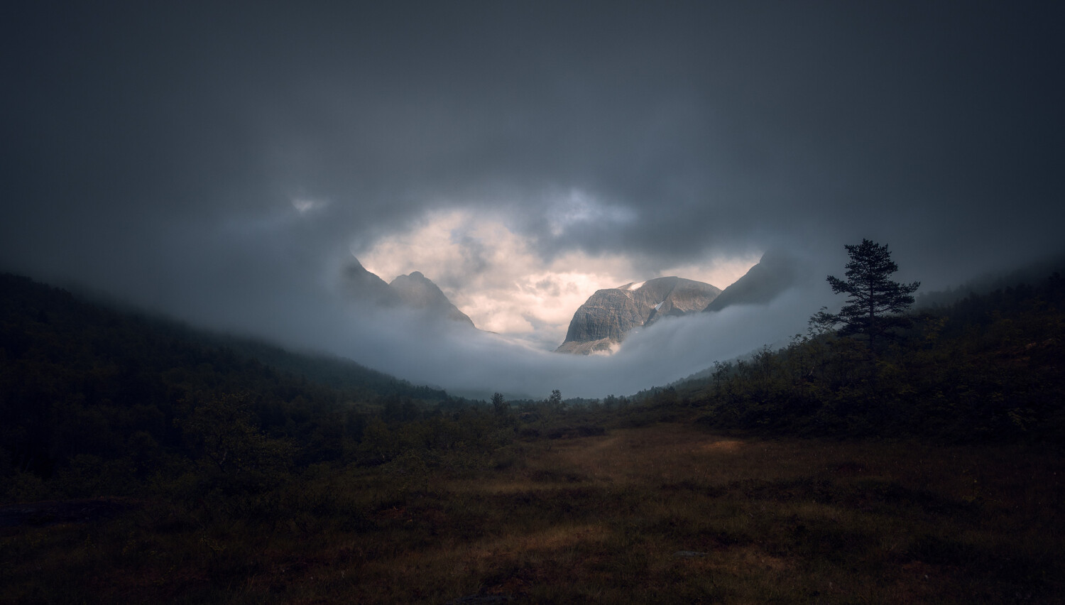 moody mountain scene - 4 Reasons Why You Aren&rsquo;t Getting Sharp Images